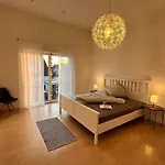 Fei Schoe Lejlighed